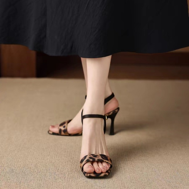 Sandálias de salto alto com es - Leopard Print Heels avaliação e preço