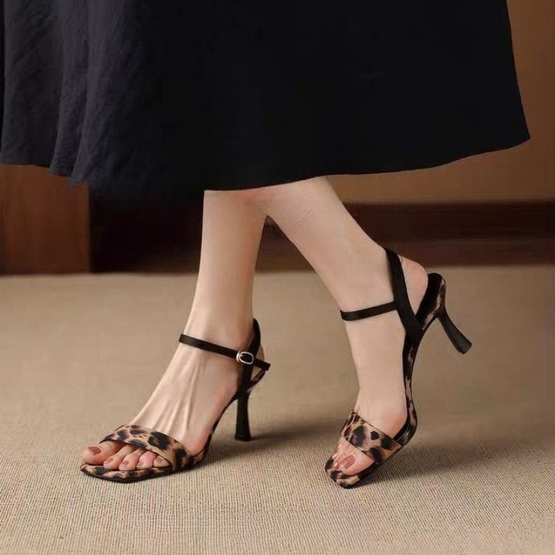 Sandálias de salto alto com es - Leopard Print Heels avaliação e preço